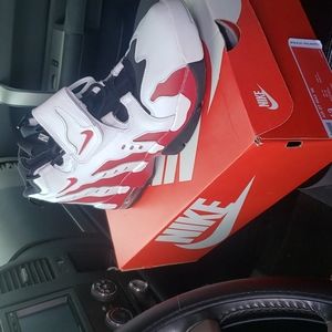 Nike Air DT Max '96( Deion Sanders edition)